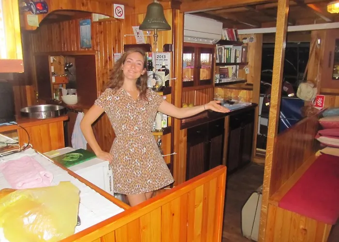 Boat & Breakfast