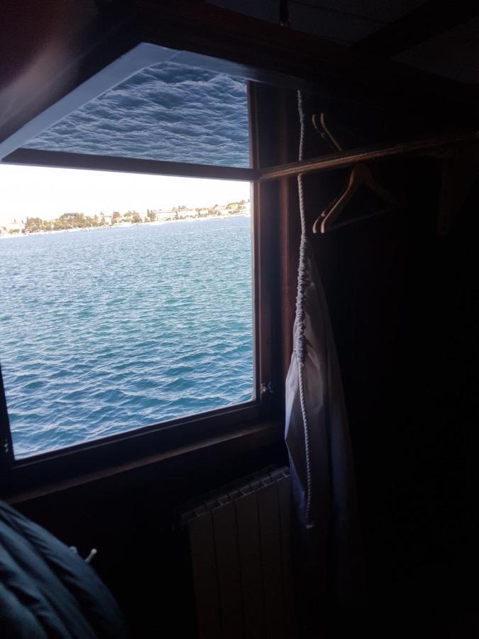 Botel Boat & Breakfast