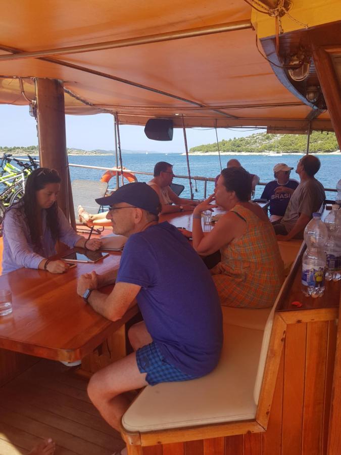 Boat & Breakfast Botel *