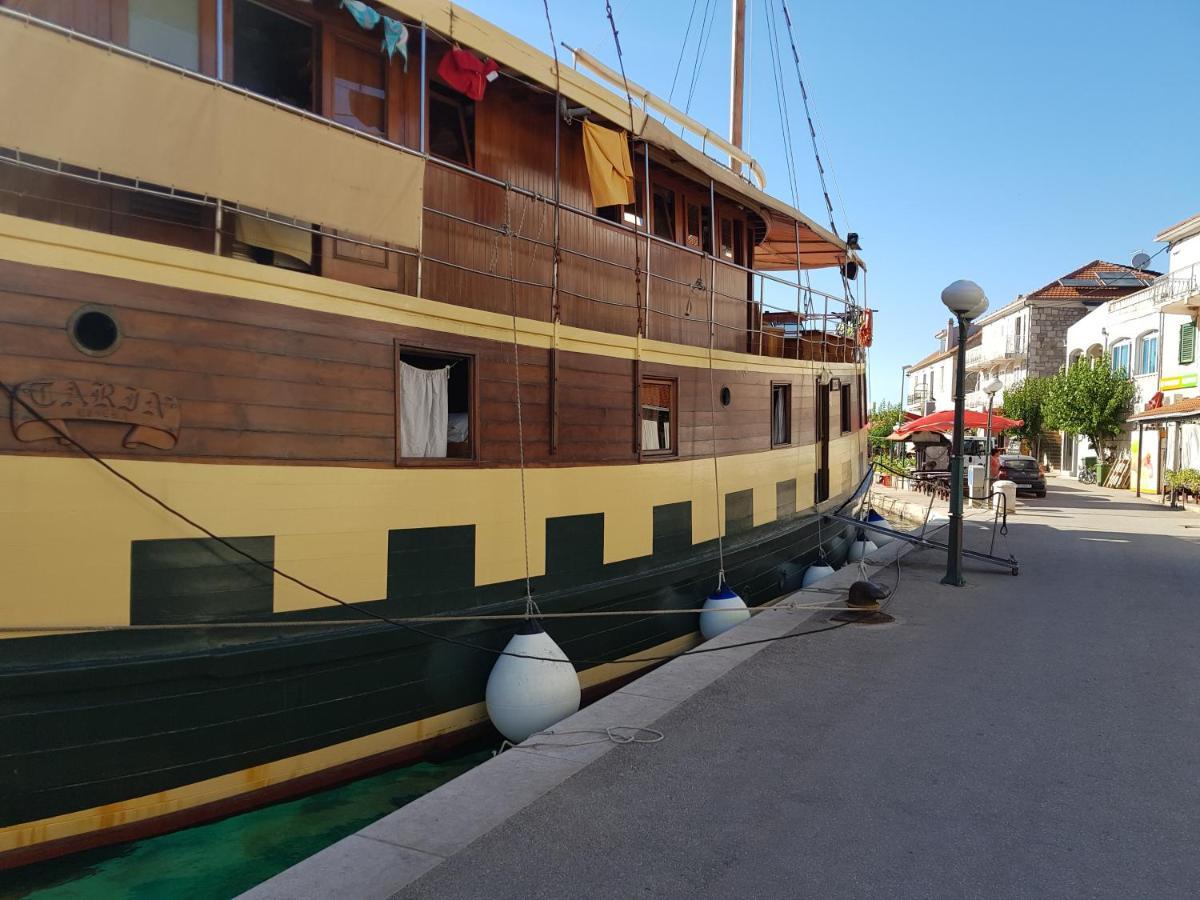 Boat & Breakfast Botel