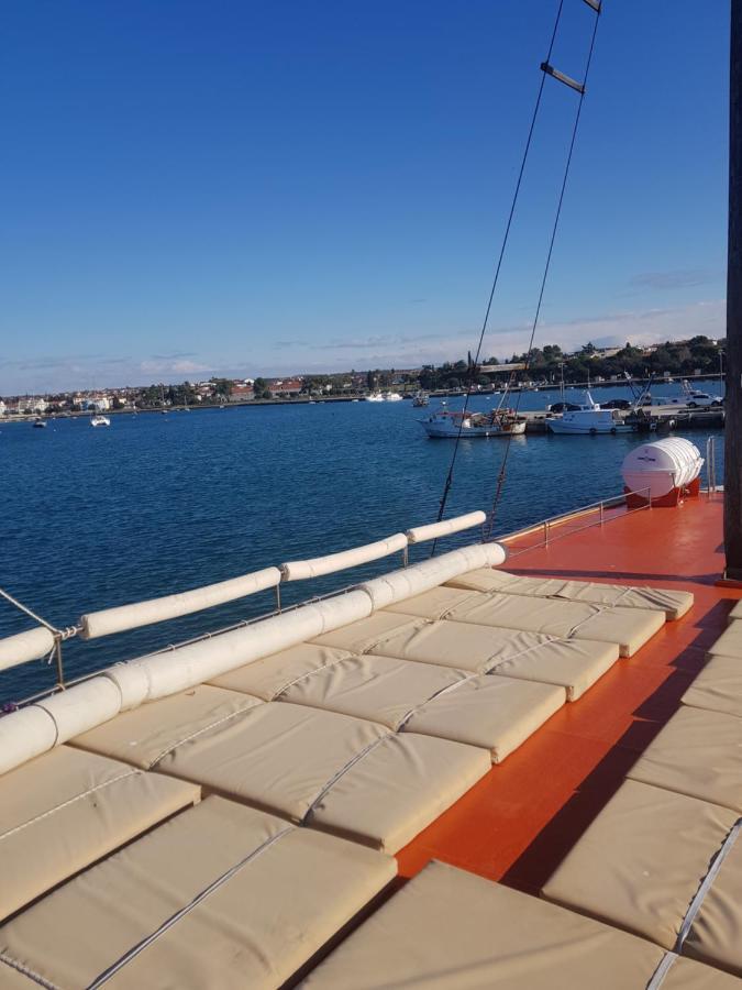 Botel Boat & Breakfast