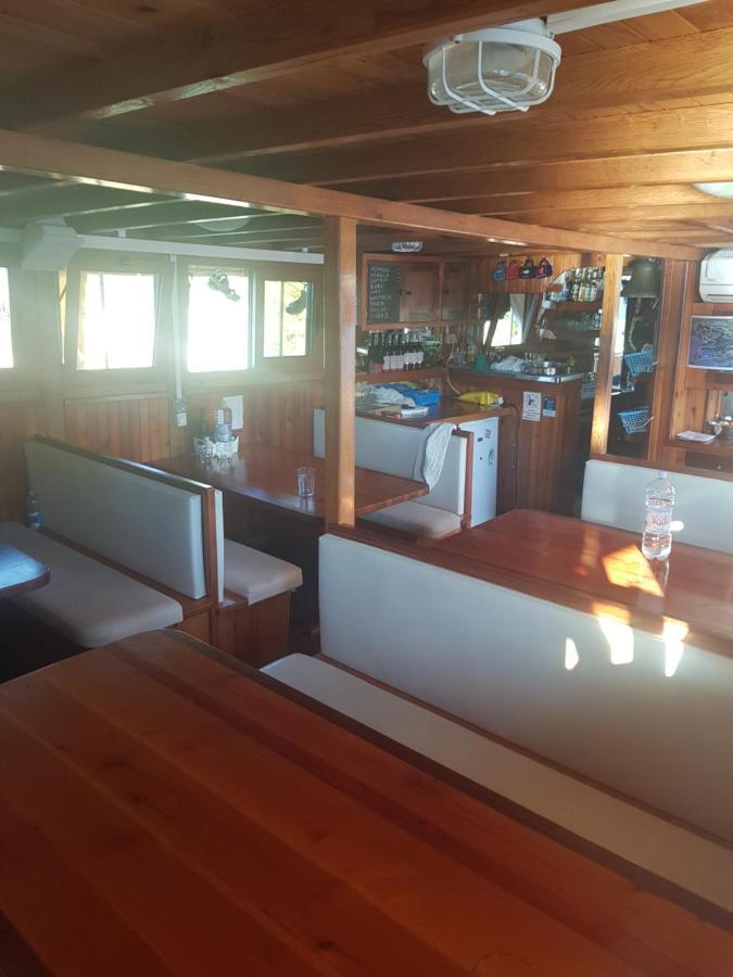 Botel Boat & Breakfast *