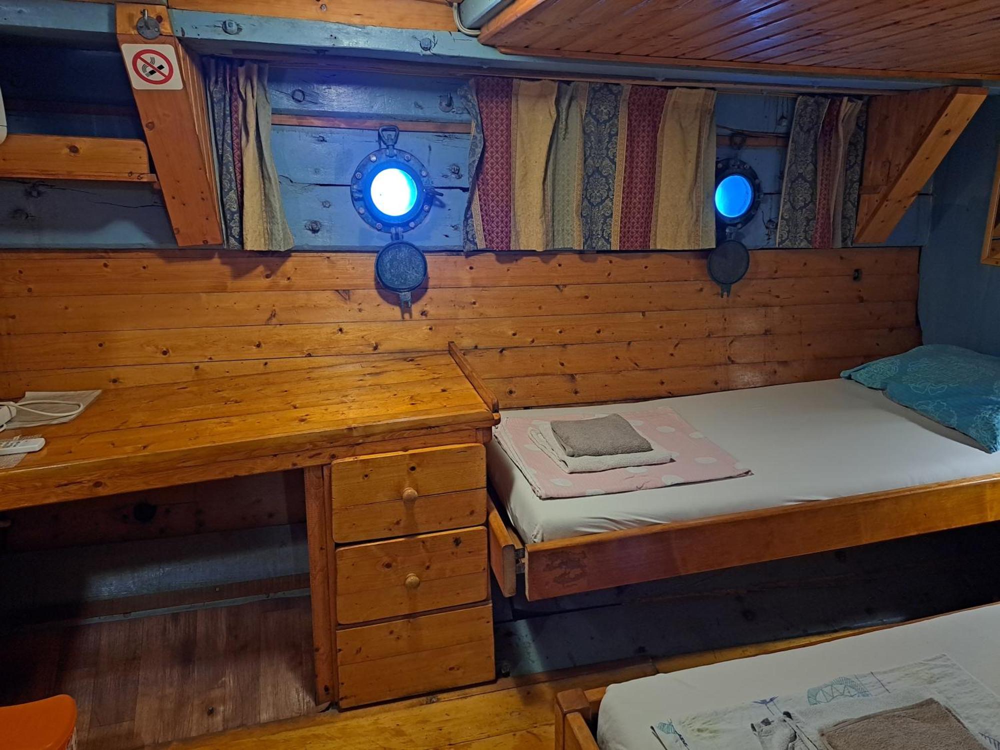Boat & Breakfast Botel *